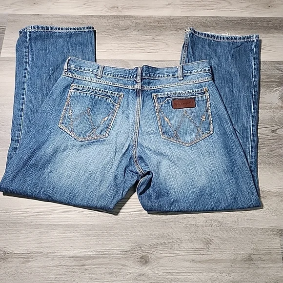Wrangler Retro Jeans Mens 38x32 Blue Relaxed Boot Denim Cowboy Western Cotton - Picture 2 of 8